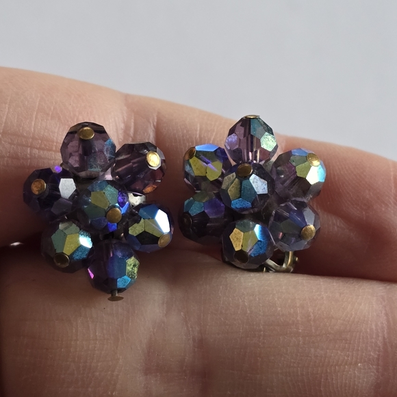 Vintage earrings purple AB beads gold tone clip on sparkly retro beaded - Picture 2 of 9